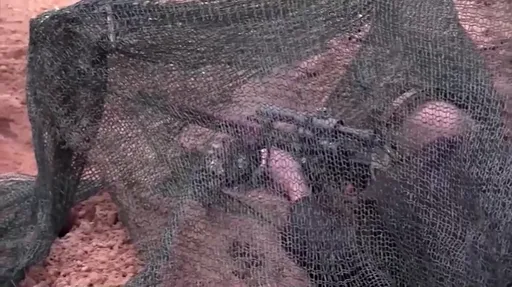 普丁黑衣勁裝試射狙擊槍 秀強人形象鼓舞軍心