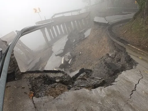 台7线65K至85.5K明池路段 路基流失阻工程!估11月9日抢通便道
