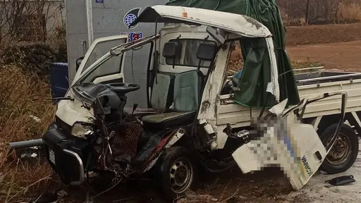 澎湖小貨車打滑摔進樹叢 警消切開車頭救出腿骨折男