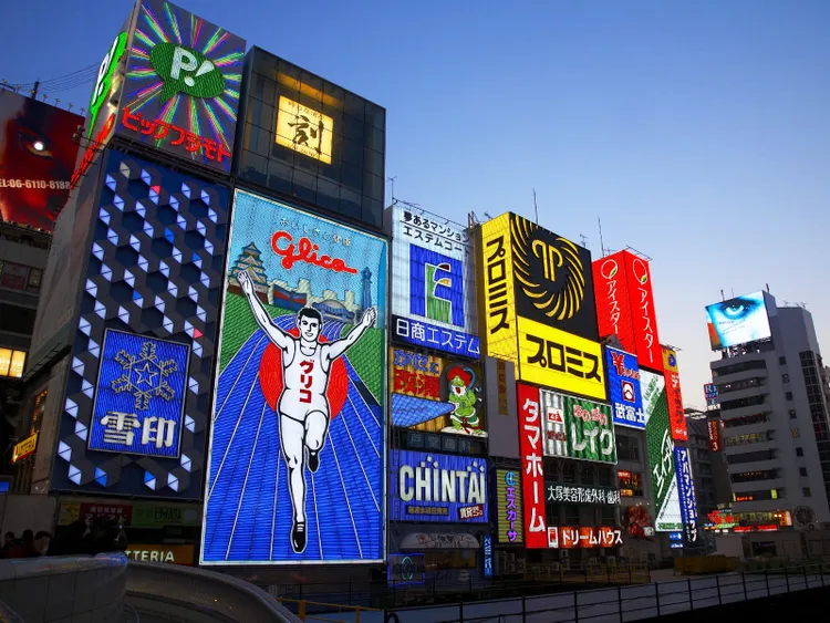 中華航空飛大版來回含稅票價，最低1萬4有找。易遊網提供