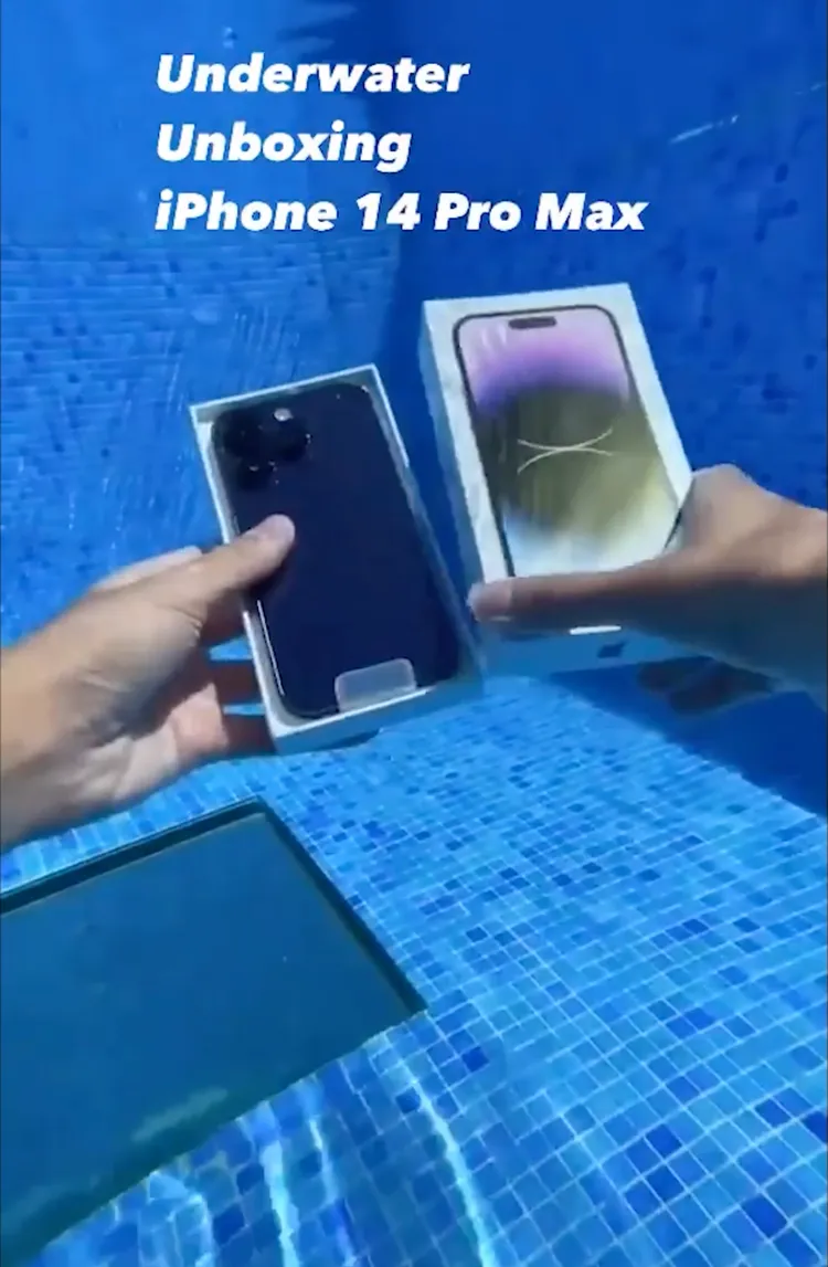 新手機水中開箱沒在心疼。