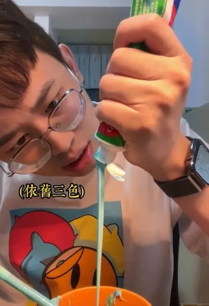 攪拌過後擠出來還是三色。