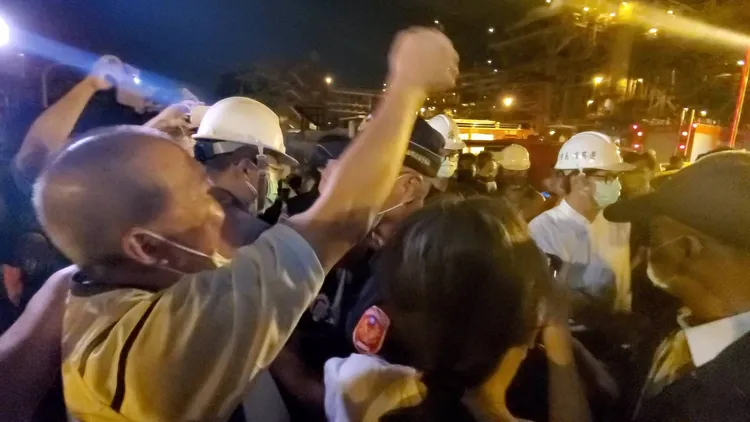 居民一度向陳其邁抗議。王勇超攝