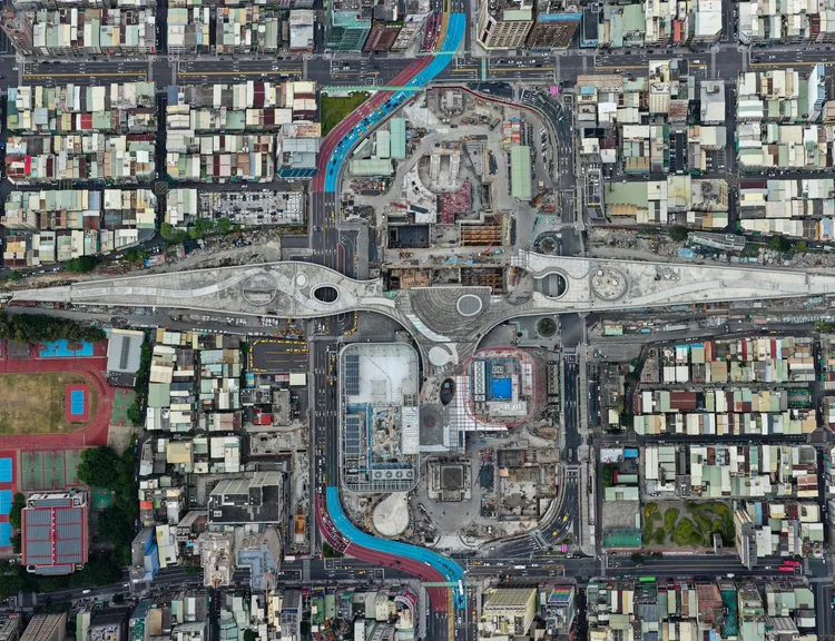 高雄車站站東路將在明(29)日開放通車。交通局提供