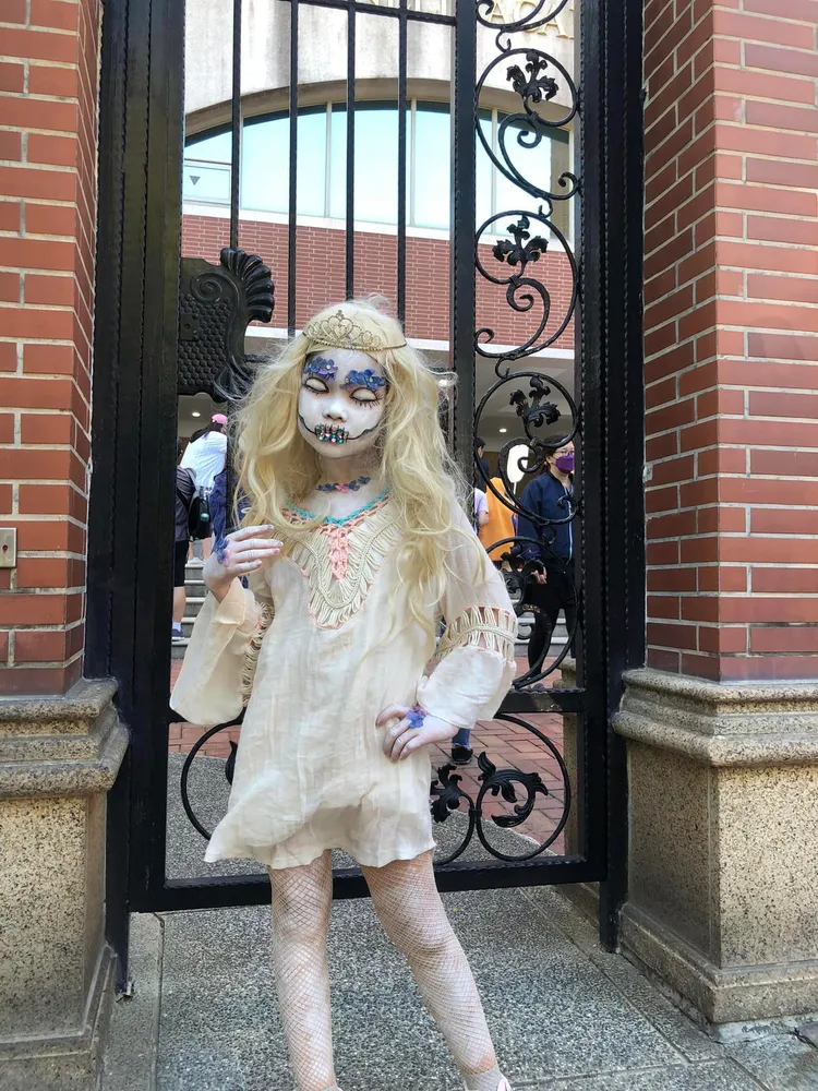 「花妖女」美麗中又帶點恐怖的氛圍。翻攝自爆廢公社公開版