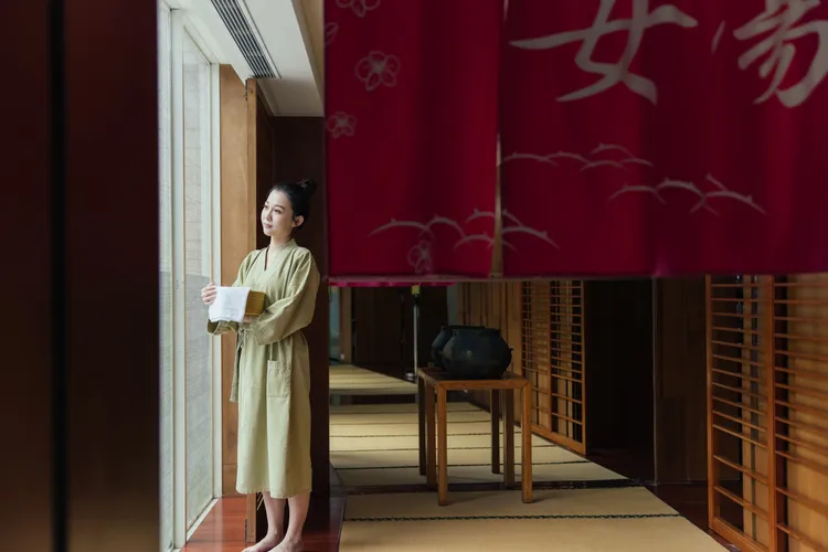 知本老爺單館日限定優惠，四人一泊二食入住豪華家庭套房，每晚11,000元。老爺集團提供