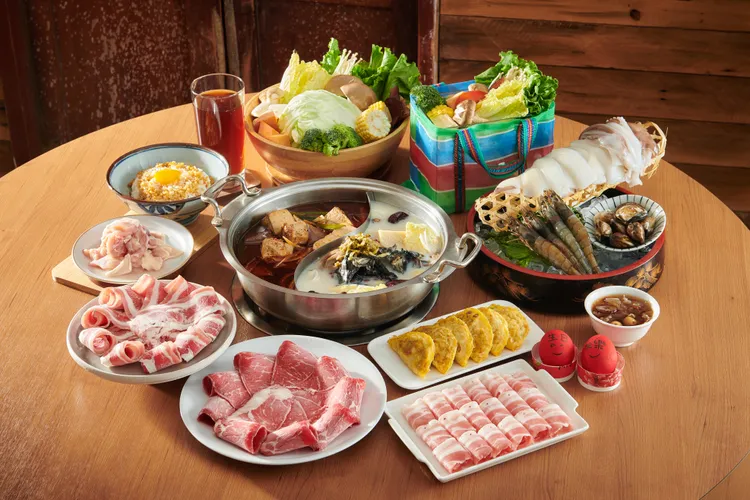 貢鍋共鍋的菜盤「阿嬤ㄟ蔬菜籃」也是必拍亮點之一。業者提供