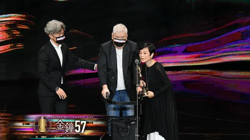 金鐘獎|82歲陳君天獲特別貢獻獎 推輪椅登台激動喊「電視人要爭氣」