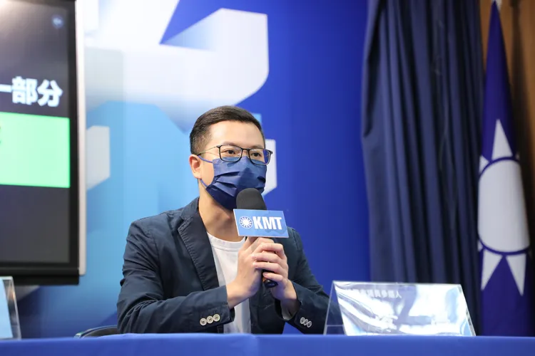 凌濤批評，依照林飛帆的標準，鄭運鵬已成為「兩岸政商資本合謀」一員，不是隱憂，而是國安危機！國民黨提供