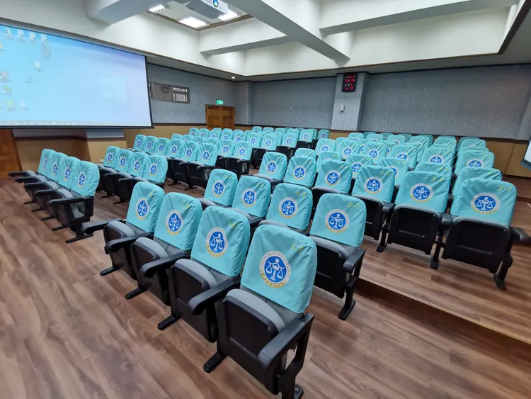 宜蘭地方法院第六法庭旁聽席。林泊志攝