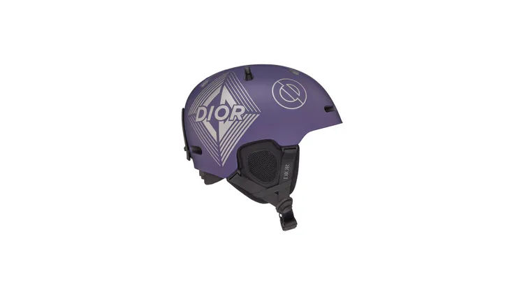 DIOR and POC紫色與象牙白印花滑雪頭盔，3萬2000元。品牌提供