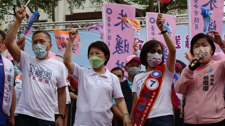 盧秀燕為南屯區市議員候選人朱暖英站台。鮮明攝