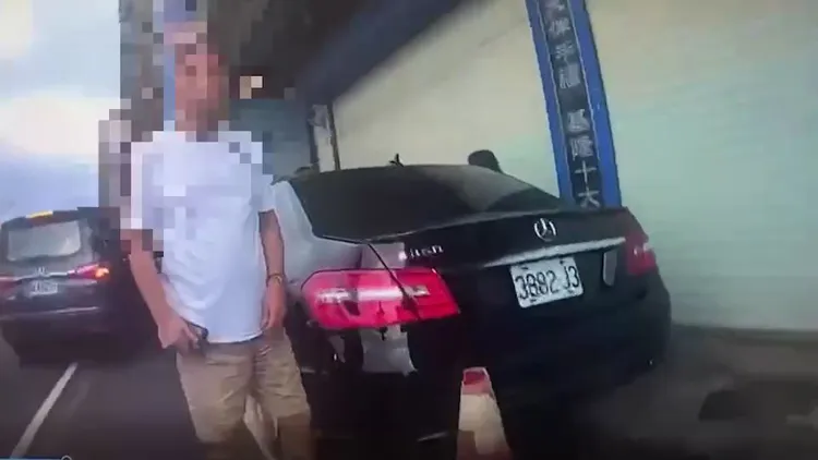 警方前往基隆逮捕嫌犯。新莊警分局提供