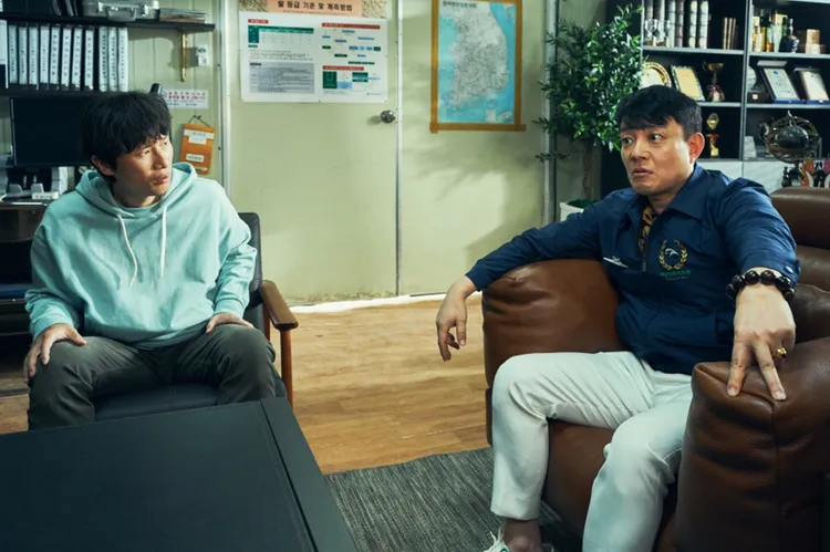 宋詩曦（左）很榮幸可以跟喜劇前輩李凡秀搭檔演出。采昌國際多媒體提供