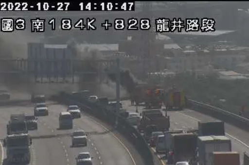 國3台中南下路段火燒車　濃煙竄天覆蓋車道釀回堵