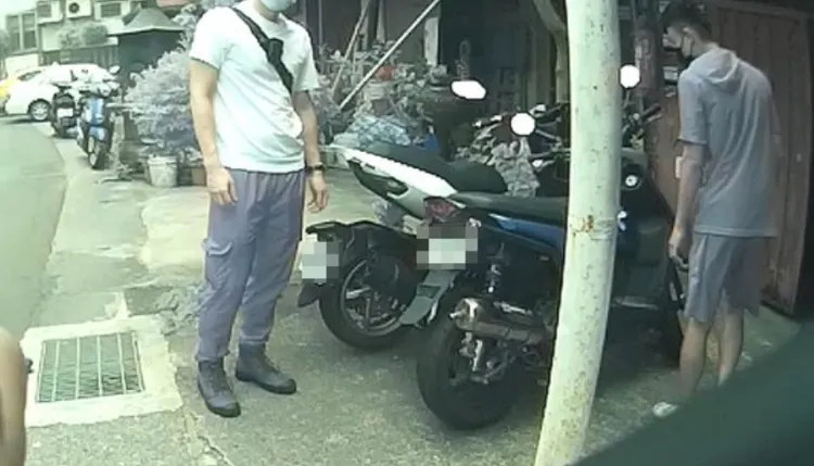 警方查獲接貨的嫌犯。翻攝畫面
