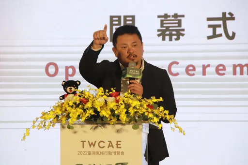 蔣萬安貼民進黨團提案轟「隱瞞疫苗真相」　洪申翰：邏輯完全壞死