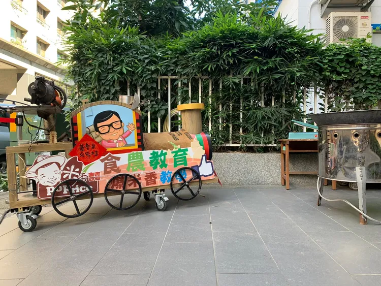 Cha Cha火車爆米香，將火車結合米食文化推廣。隆田Cha Cha園區提供