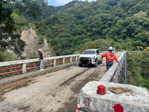 好消息!宜兰明池山庄79人受困6天 便道开通终于获救下山