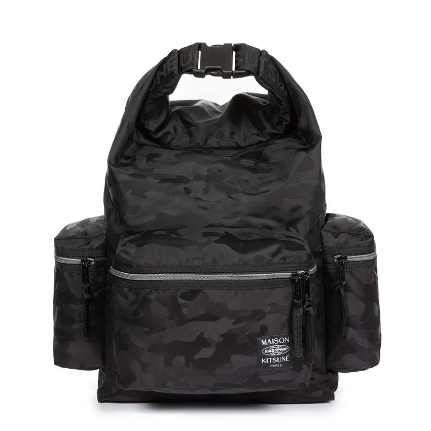 Maison Kitsuné x EASTPAK上捲式後背包,8700元。onefifteen提供