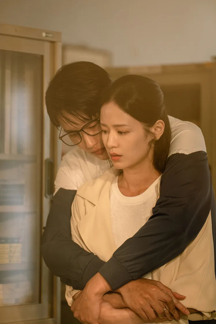 袁子芸（前）一直哭不出來，張庭瑚熱到眼鏡起霧。甲上娛樂提供