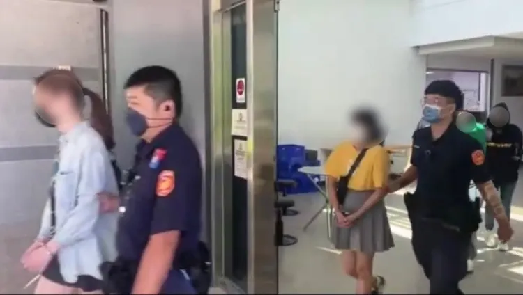 應召站人員被帶回偵訊。民眾提供