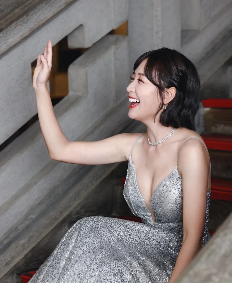 乳貼瓜哥大聲示愛，籃籃：你怎麼能不愛他。翻攝藍藍Lanlan的粉絲頁