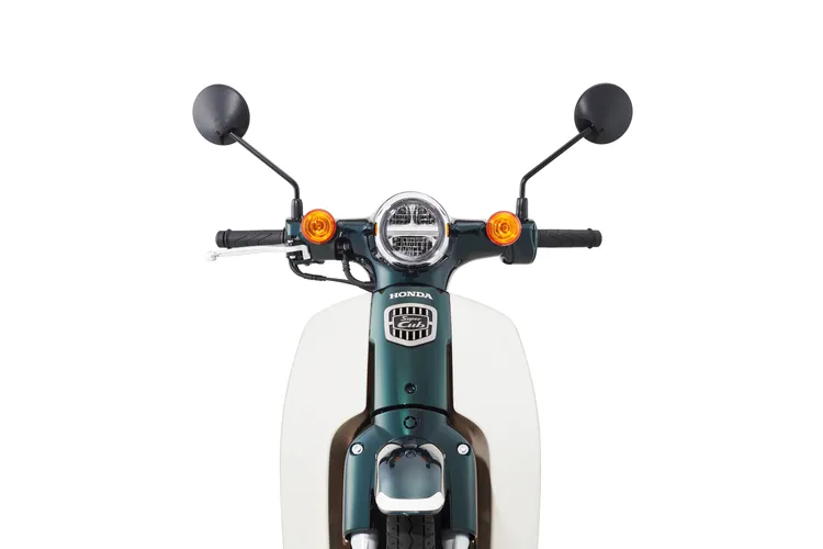 預計於11月上市的SRPJ49K1錶款，靈感汲取自2018年出產之日本境內版Super Cub 110車身上的「Tasmania Metallic Green」綠白塗裝配色。品牌提供