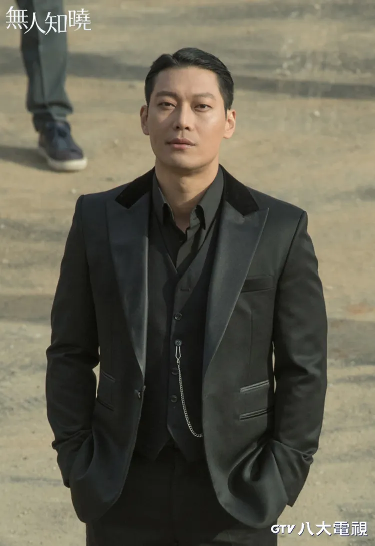 曾演出《太陽的後裔》朴勳在《無人知曉》的演出也令人印象深刻。八大電視提供