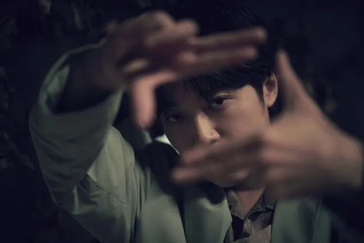 青峰拍完MV收工剛好鬼門關。環球提供