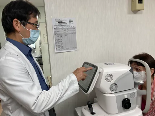 我才45歲！近視750度視力又模糊　熟女一驗竟是白內障