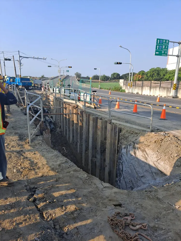 維修地下管線時發生氣爆意外工地現場。民眾提供
