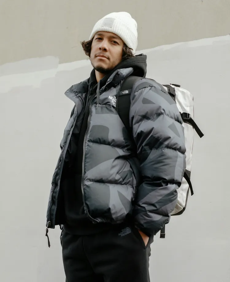 THE NORTH FACE XX KAWS秋冬服飾呈現低調的潮流氣息。品牌提供