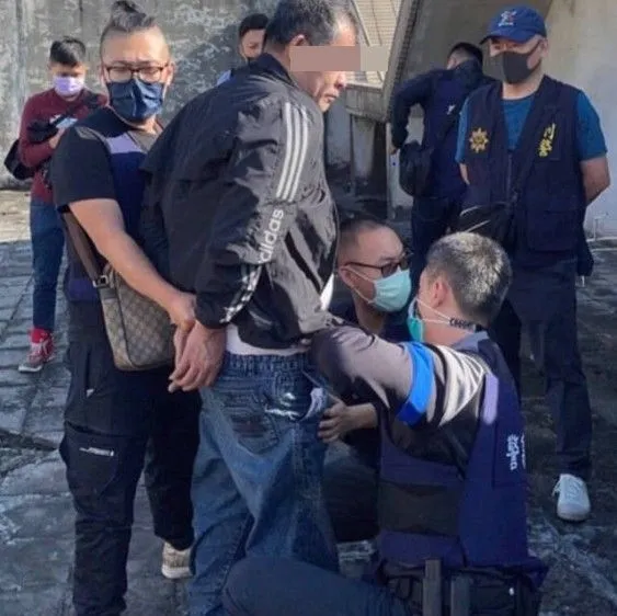 台中市東區超商前發生的槍擊命案，警方在案發後3小時於東協廣場頂樓逮捕兇嫌。台中市警局提供