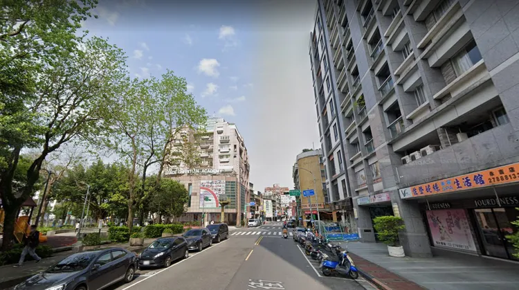 根據實價揭露，南港區的東新街住宅均價每坪從5－8字頭不等，今年更有社區成交已見9字頭，示意圖。翻攝Google map