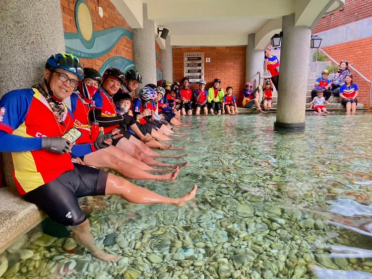 單車環島是「親子共學」，給建國實小師生留下深刻印象。施世治提供