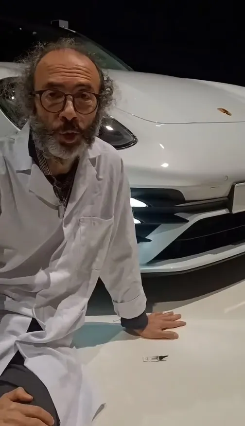 格里馬塔在抗議24小時之後，表示自己身體出現狀況，自願離開。翻攝推特@GGrimalda