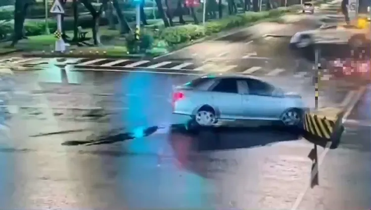 沖擊力道之大，連休旅車都翹起來。翻攝畫面