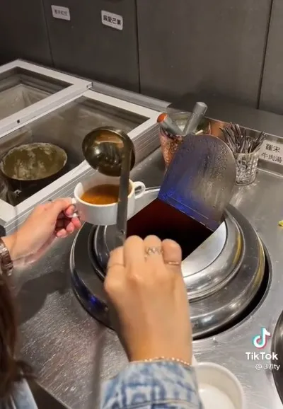 店內有自助吧可享用。