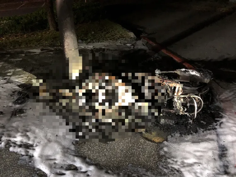 死者遭刺殺後，被運到他處活活燒死。讀者提供