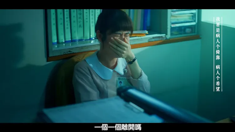 百白展現醫護的無奈與痛苦。馬克吐溫國際影像提供