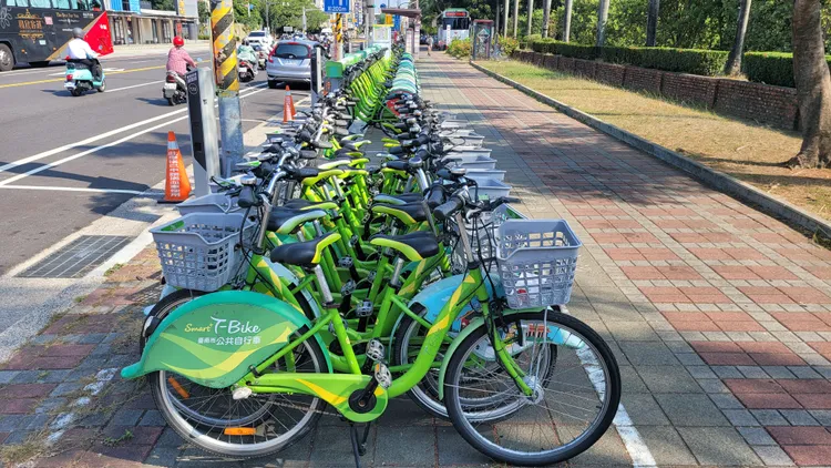 謝龍介表示，當選就廢除T-Bike。劉榮輝攝