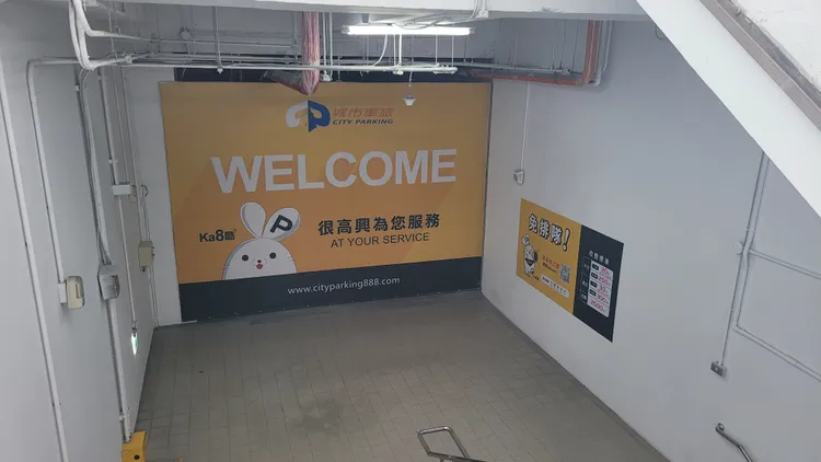 謝龍介主張，海安路地下街B1上方空間，可妥善規劃為機車停車位。劉榮輝攝