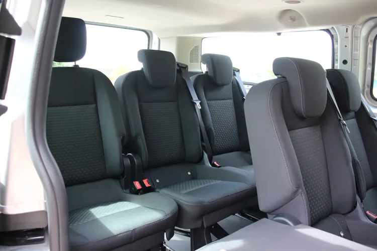 即使是第三排也安排獨立座位，雖然座椅均為固定式，但空間表現仍不讓成人感到委屈。林浩昇攝