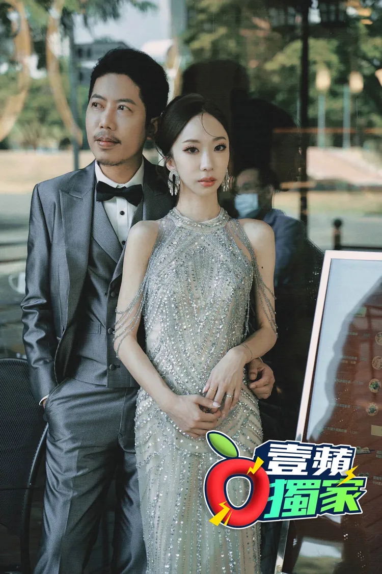 丁允恭夫妻和《壹蘋》讀者分享剛出爐的婚紗照。蔣婕妤提供