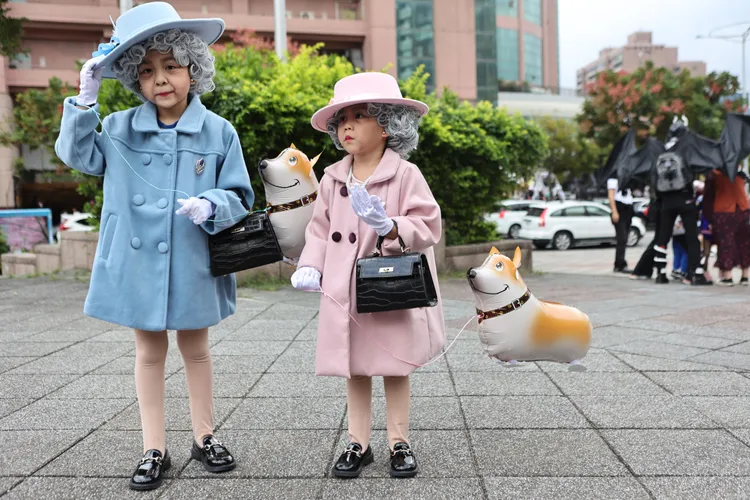 天母萬聖節活動 英女皇。翁玉信攝