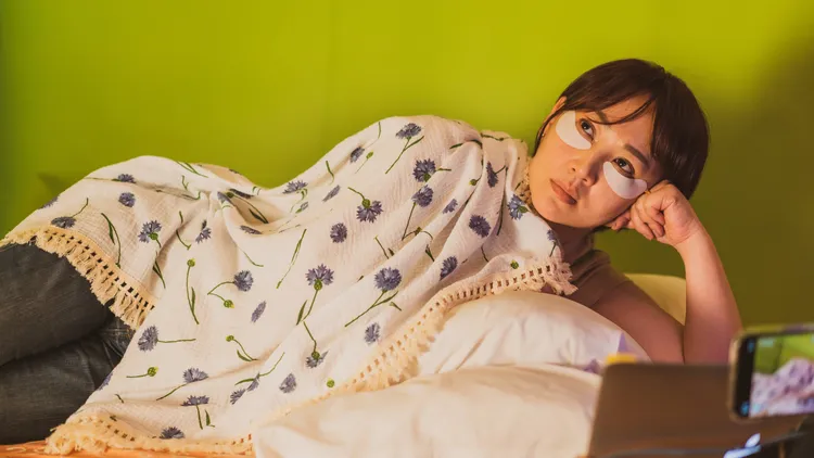 郁方飾演正宮，在台灣等老公回國。公視台語台提供