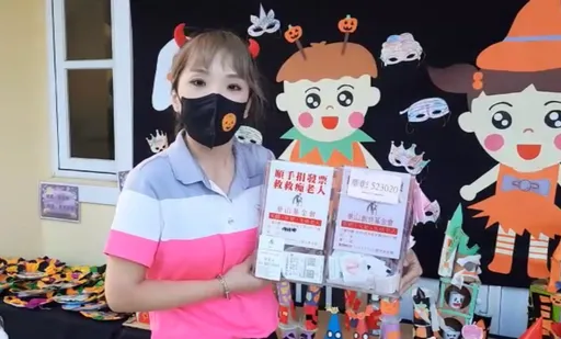 萬聖節萌娃上街搞怪做公益 不給發票就搗蛋