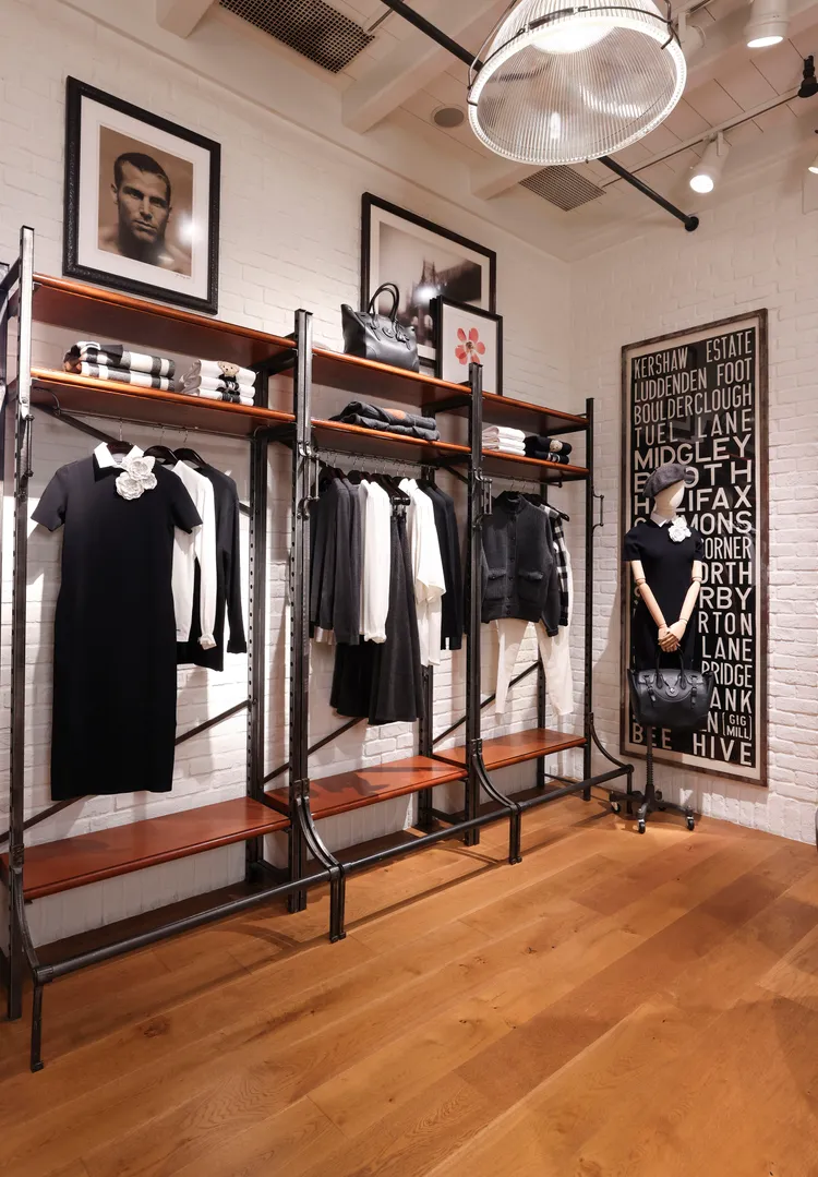 Collection女裝中所使用的黑白色調，靈感來自義大利的黑白電影。品牌提供