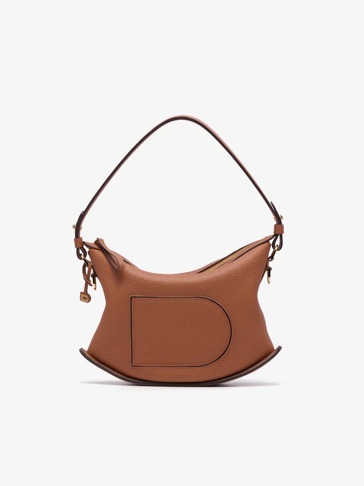 Pin Swing暖棕色Taurillon Soft小牛皮手袋，9萬6300元。品牌提供